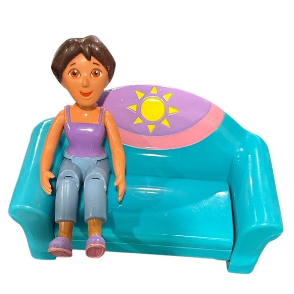 Dora The Explorer Mom Dollhouse Figure & Fold Out Couch - Picture 2 of 5